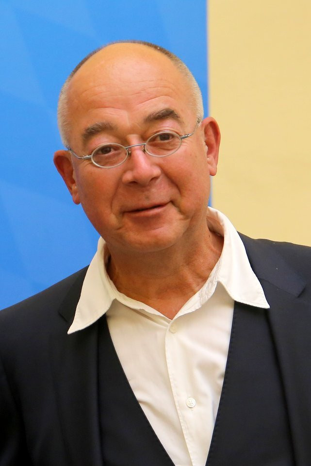 Alexander Duda backdrop