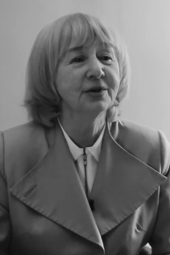 Emma Malaya backdrop