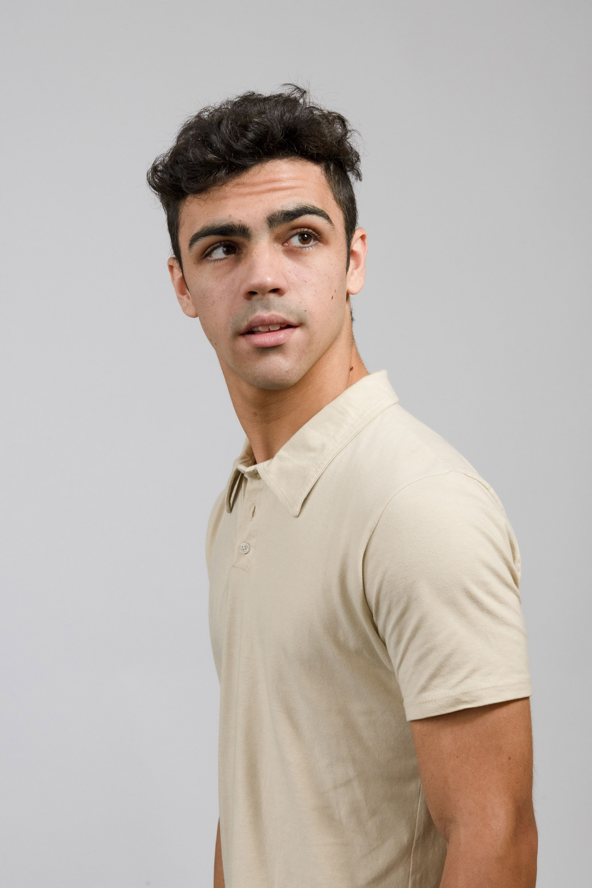 Theo Cesari backdrop