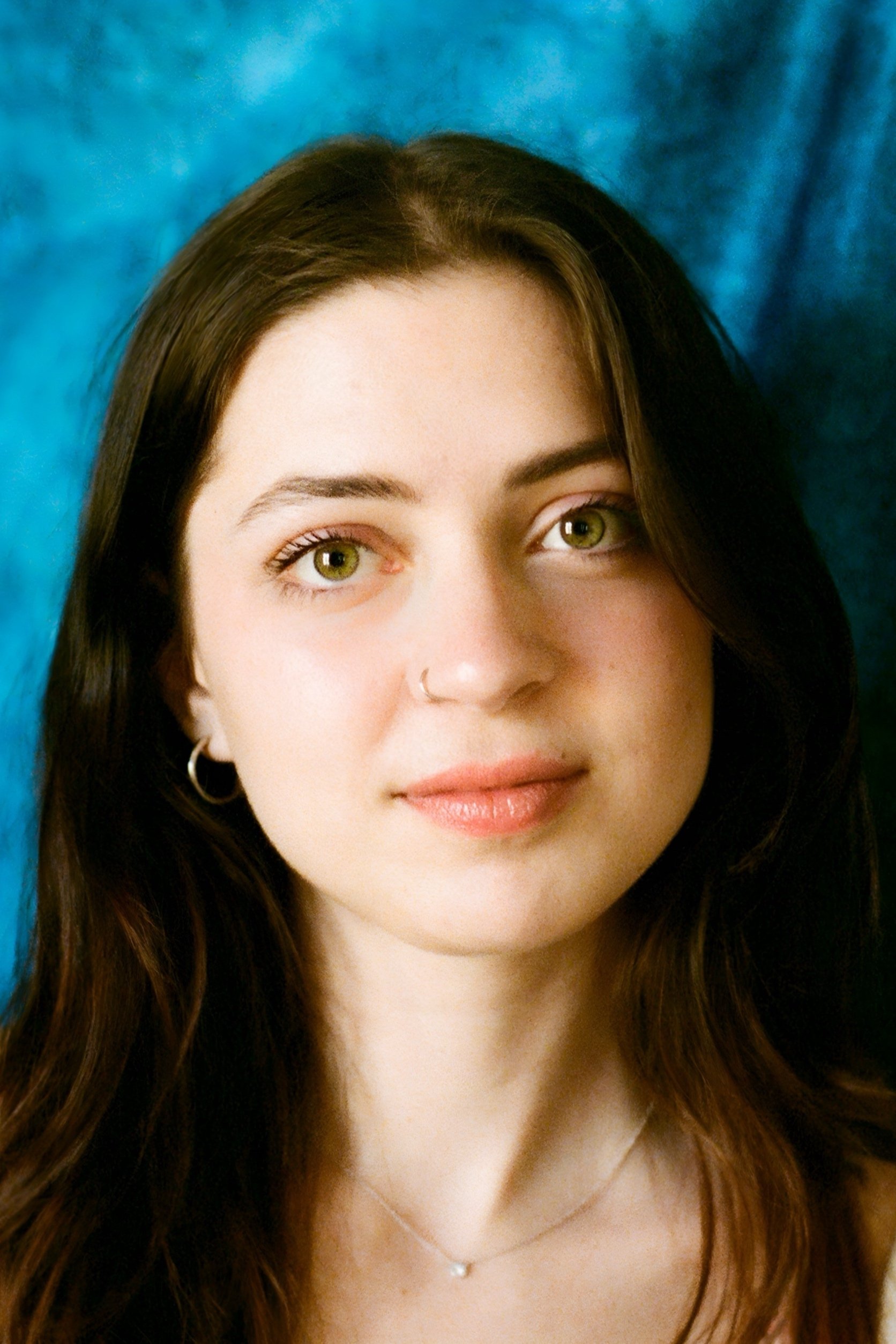 Lizzy McAlpine backdrop