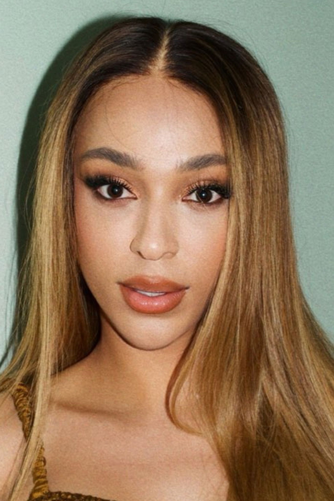 Erika Hilton backdrop