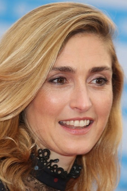 Julie Gayet backdrop