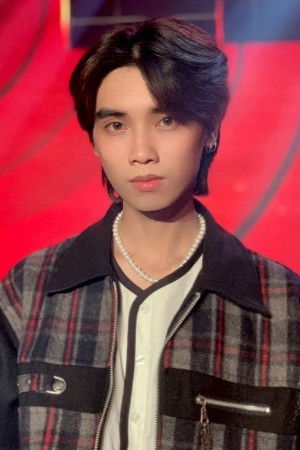 Dương Kiến Hào backdrop