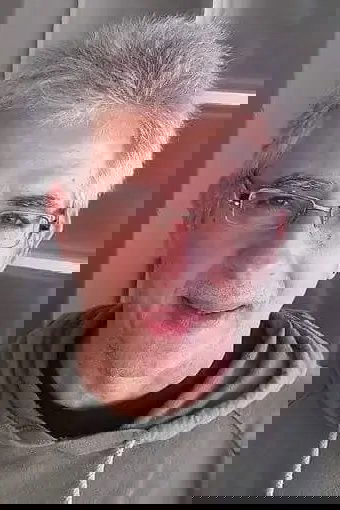 Christos Efthimiou backdrop