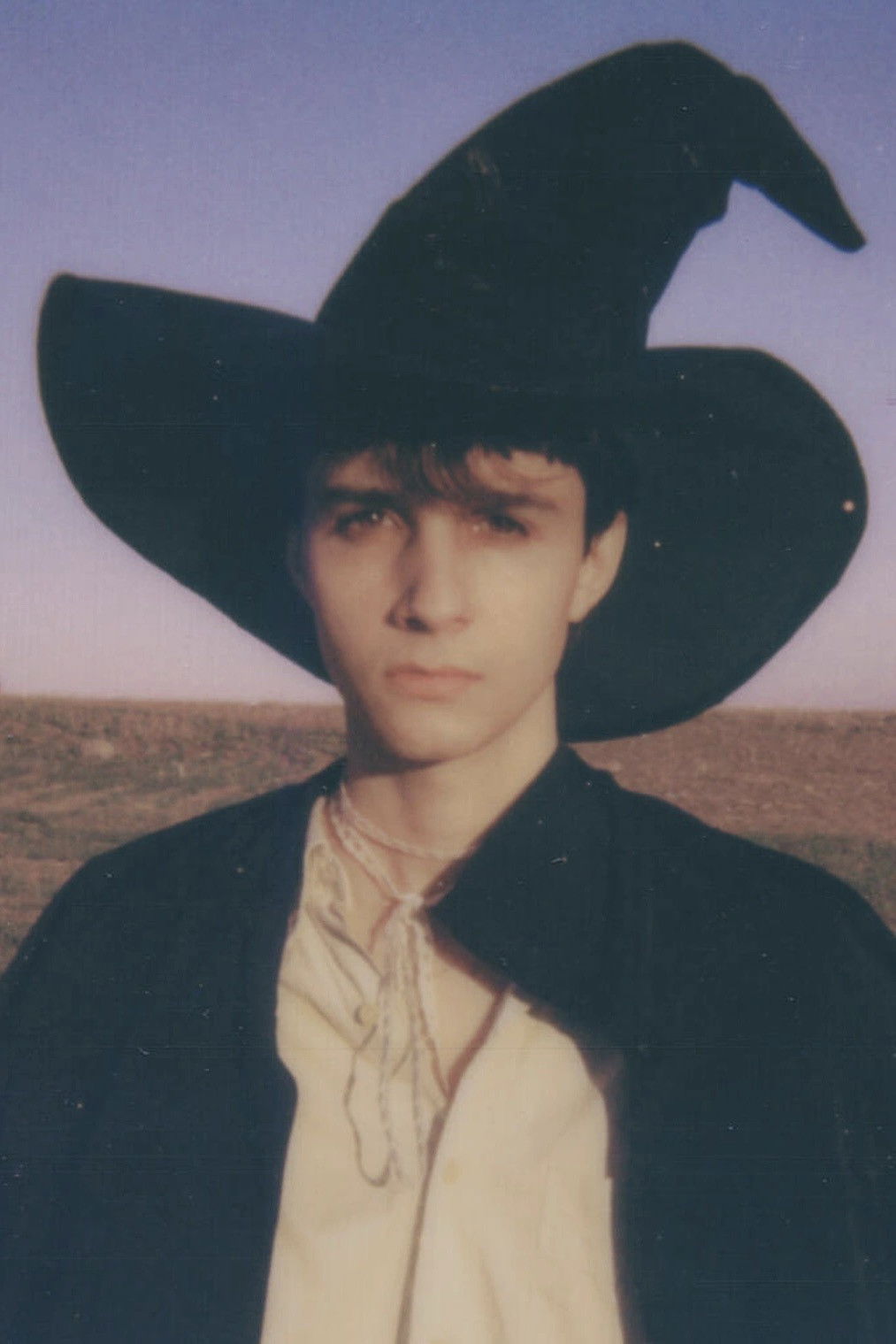 Christian Avilés backdrop