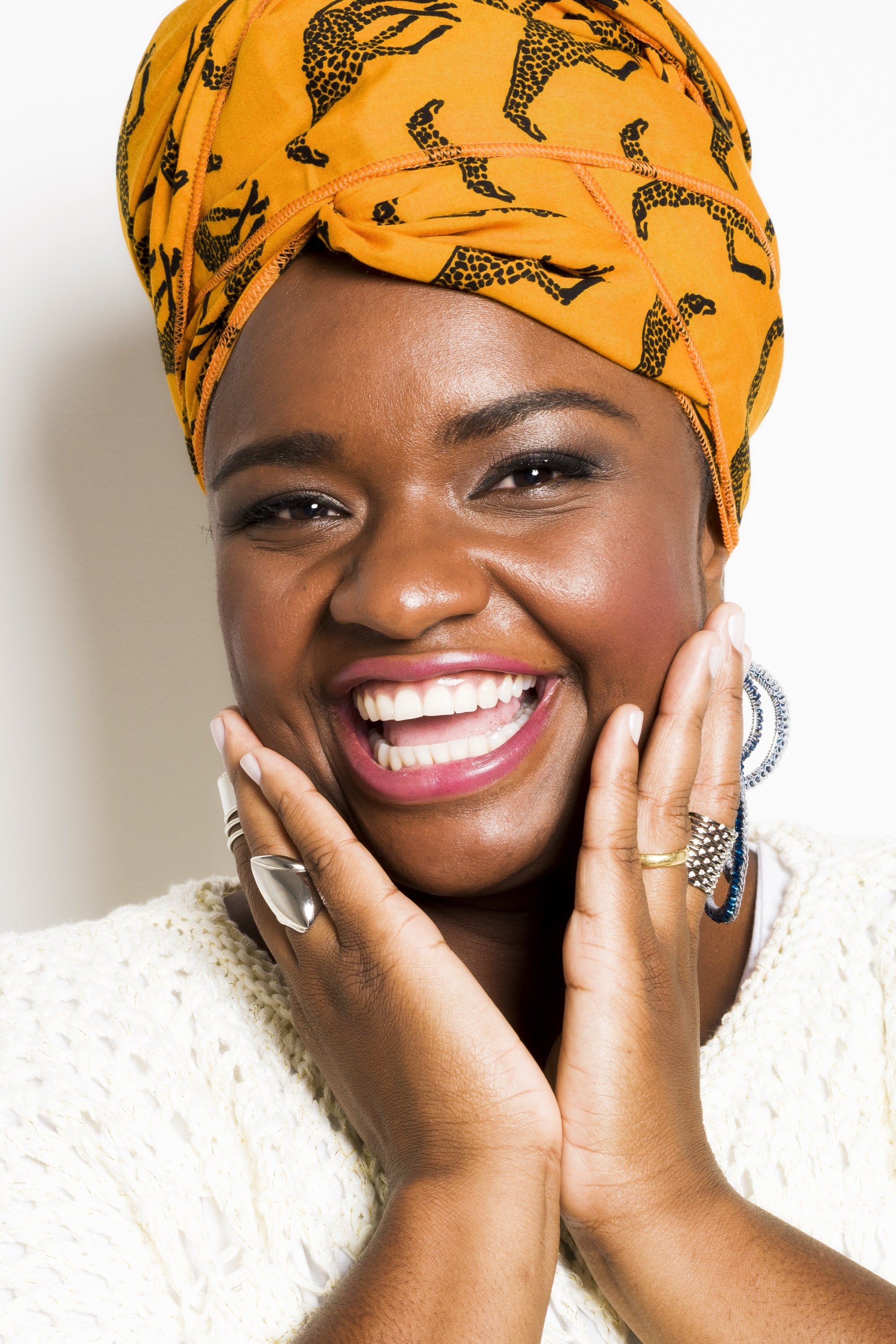 Ellen Oléria backdrop