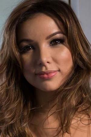 Liah Soares backdrop