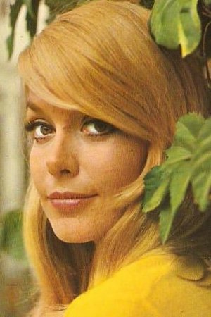 Teresa Gimpera backdrop