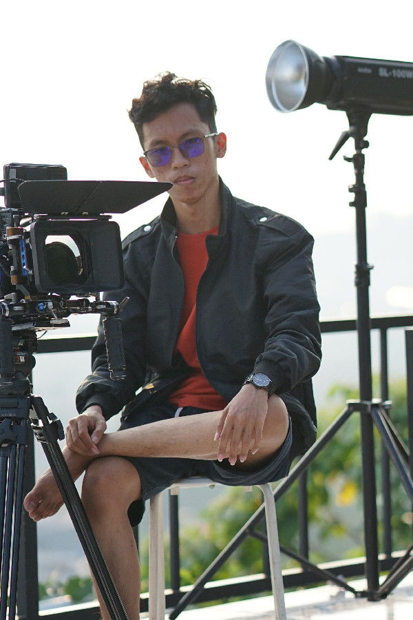 Muh Mika Ell backdrop