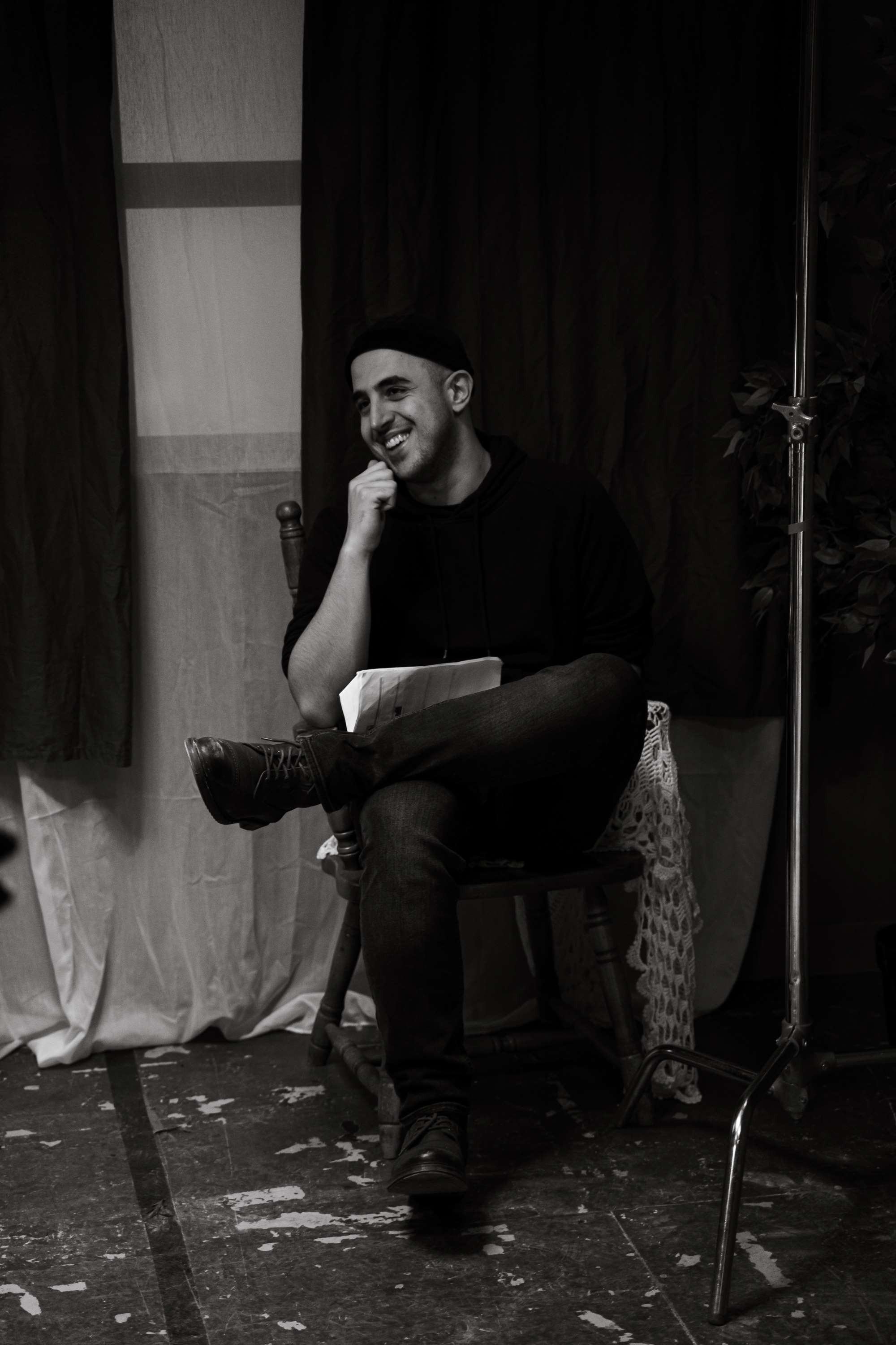 Daarya Serji backdrop