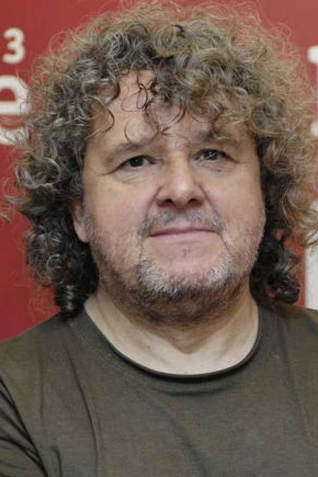 Julio Ruiz Llorente backdrop