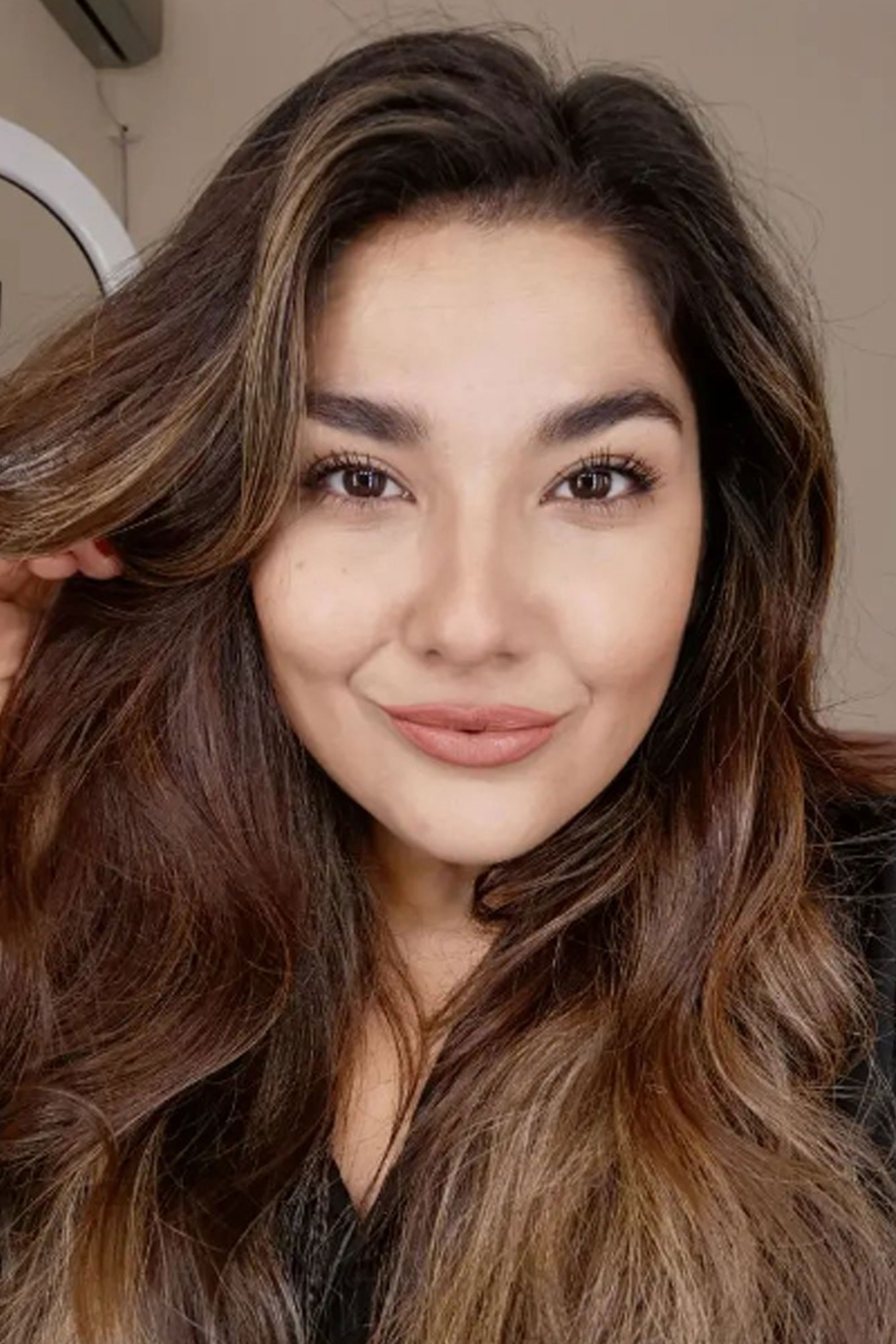 Yamila Belén Gutiérrez backdrop