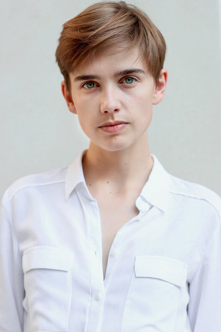 Manuela Lazić backdrop