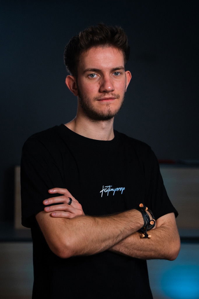 Sebastian Theiss backdrop