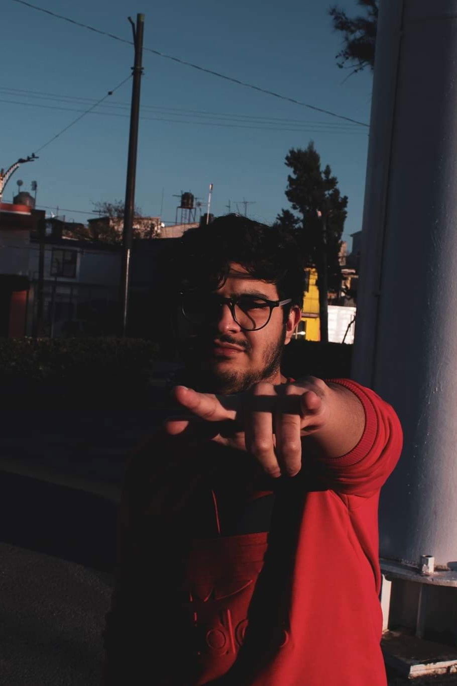 Chris Medina G. backdrop