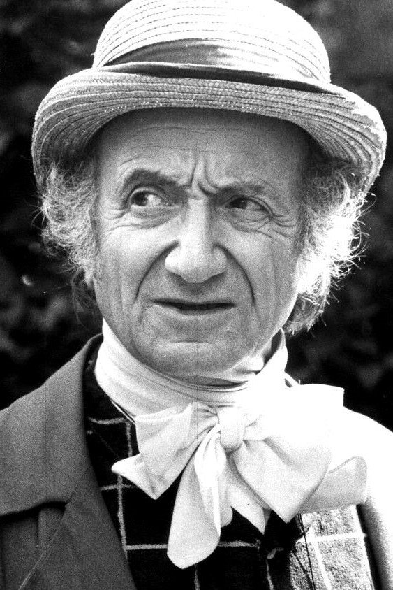 Olivier Hussenot → Olivje Hysenot backdrop