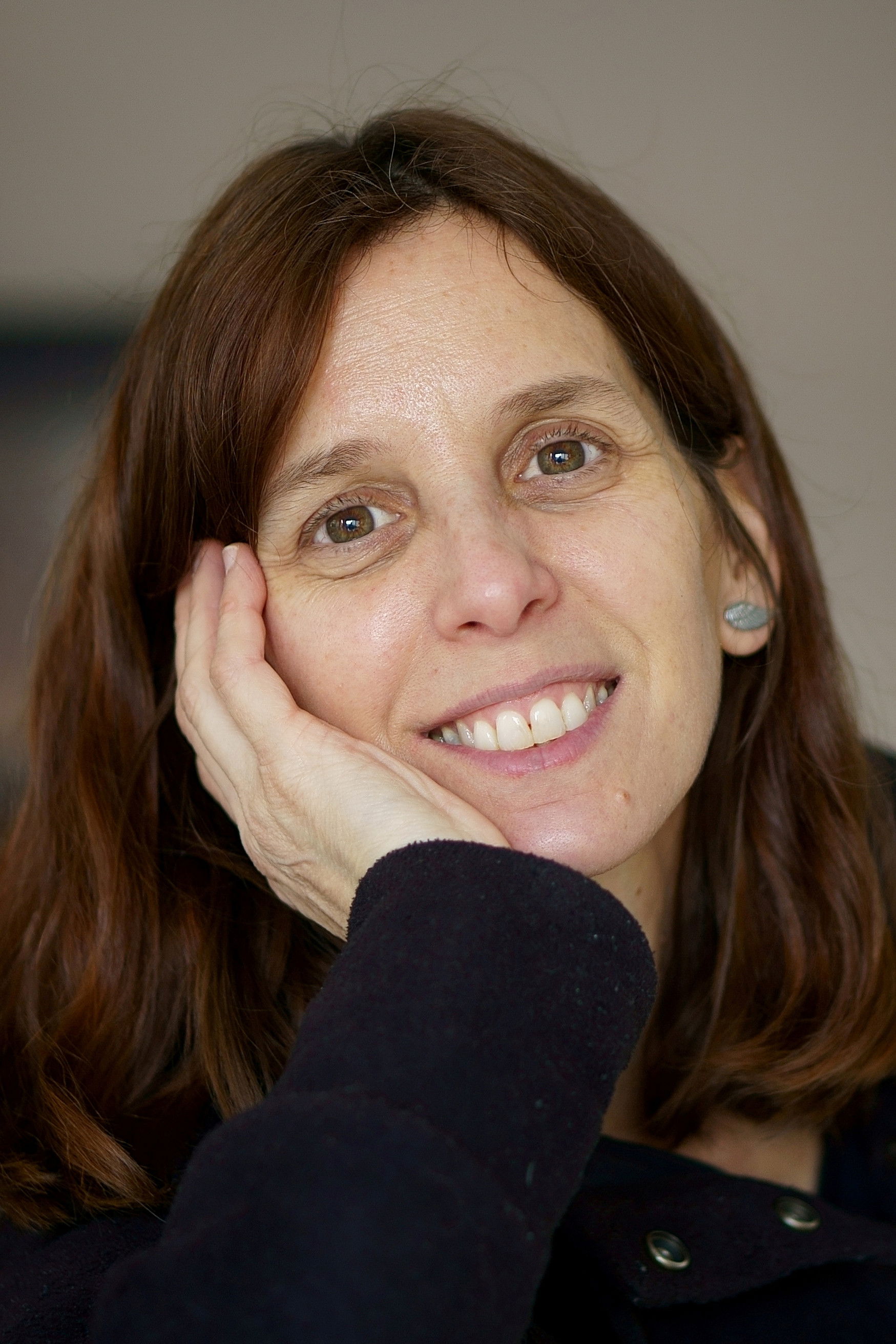 Paula Arioni backdrop