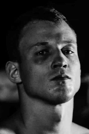 Simon Madsen backdrop