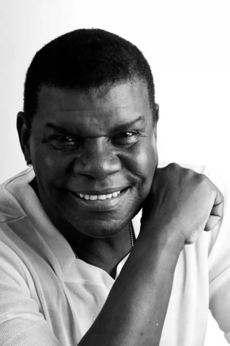 Emílio Santiago backdrop