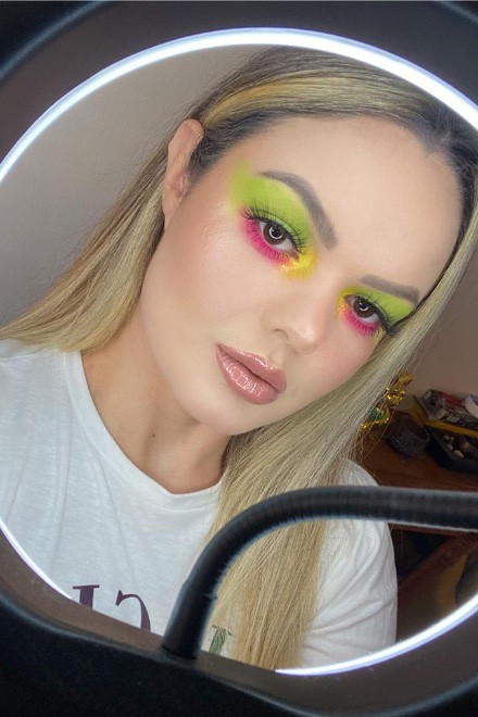 Maria de Oliveira backdrop