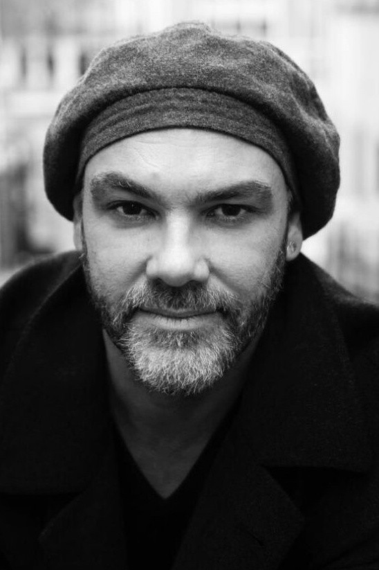 Gil do Carmo backdrop