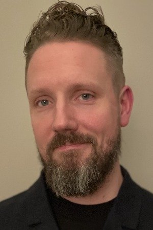 Henry Stenberg backdrop