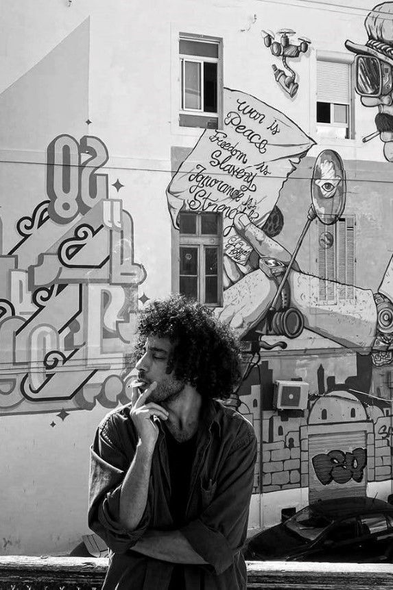 Hamda Dhaouadi backdrop