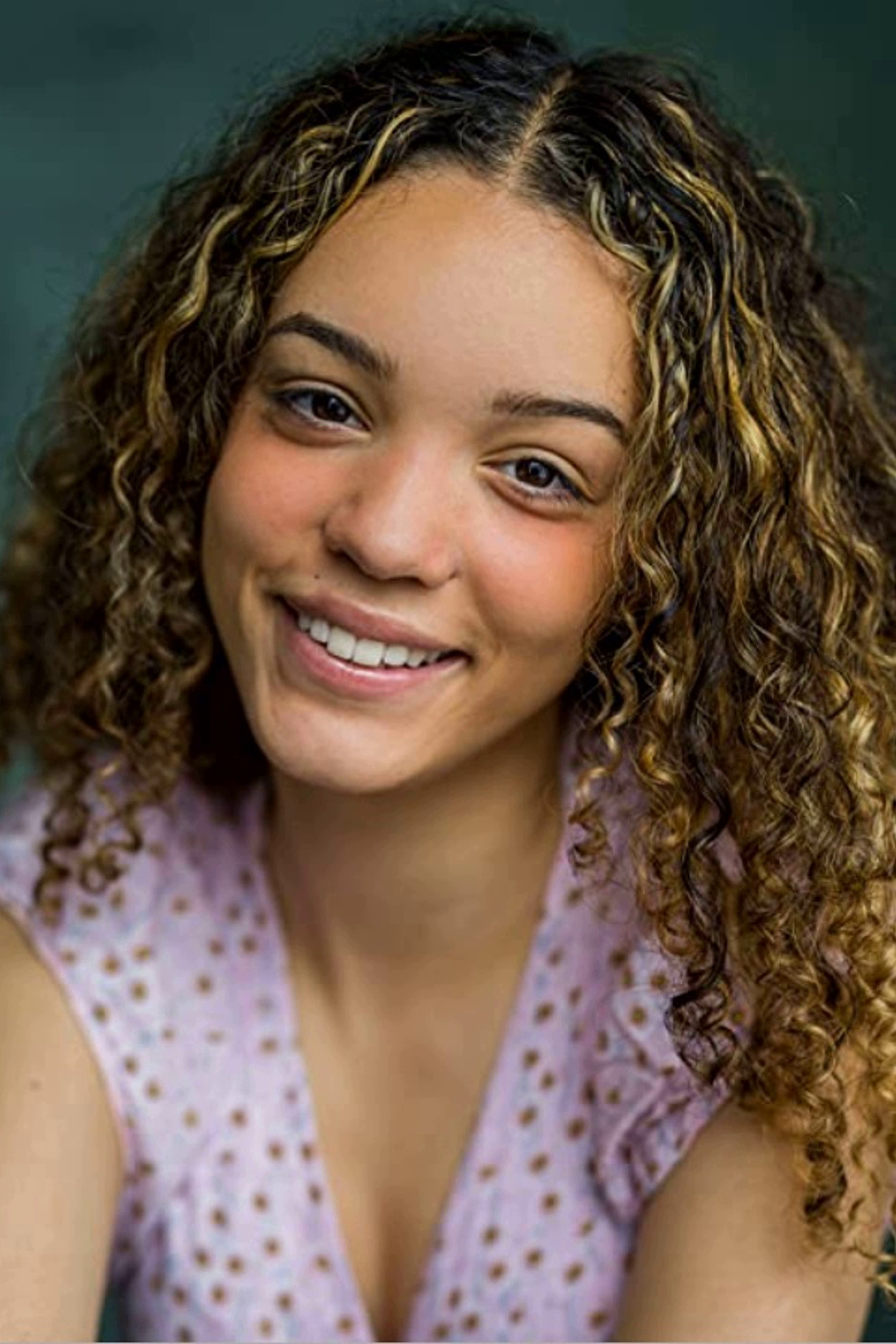 Maria Almeida backdrop