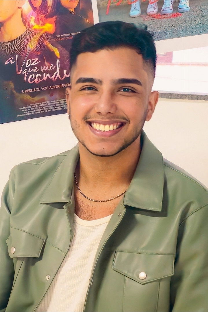 Eduardo Matos backdrop