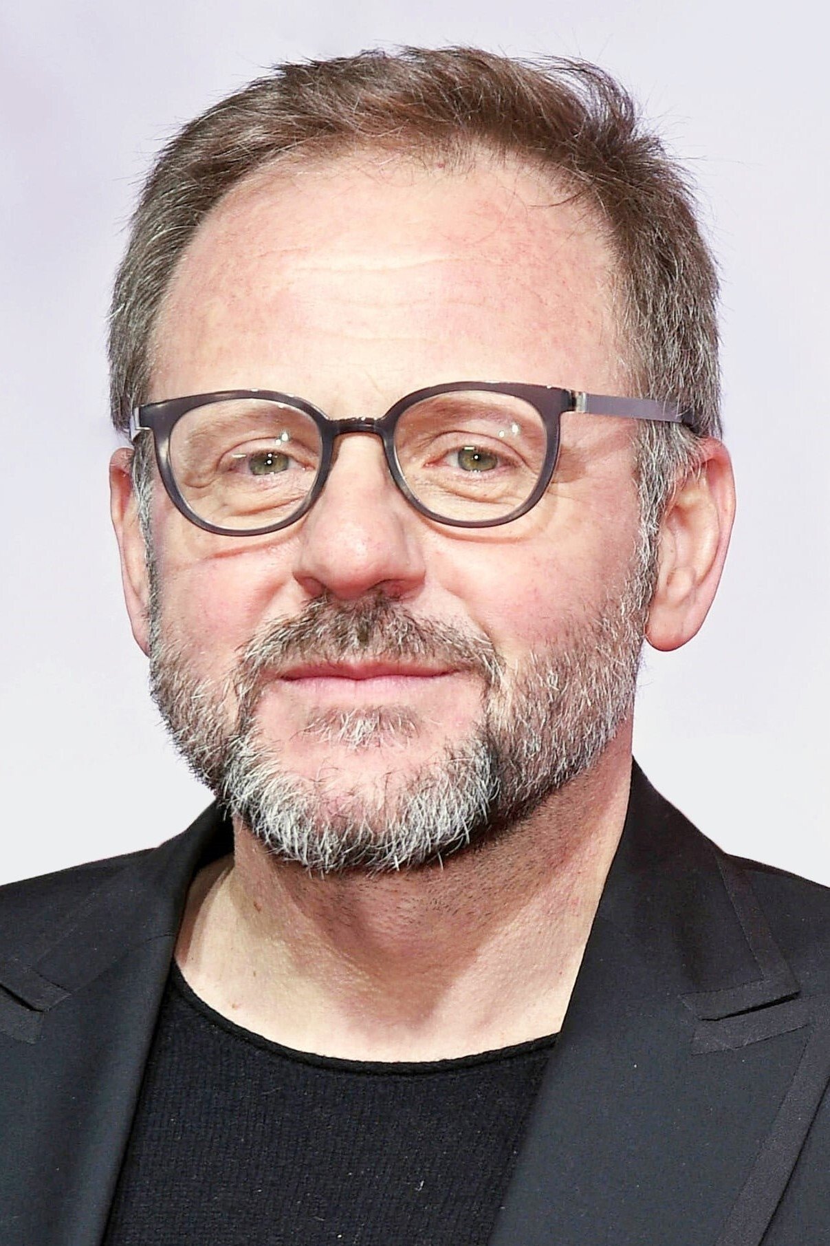 Samuel Finzi backdrop