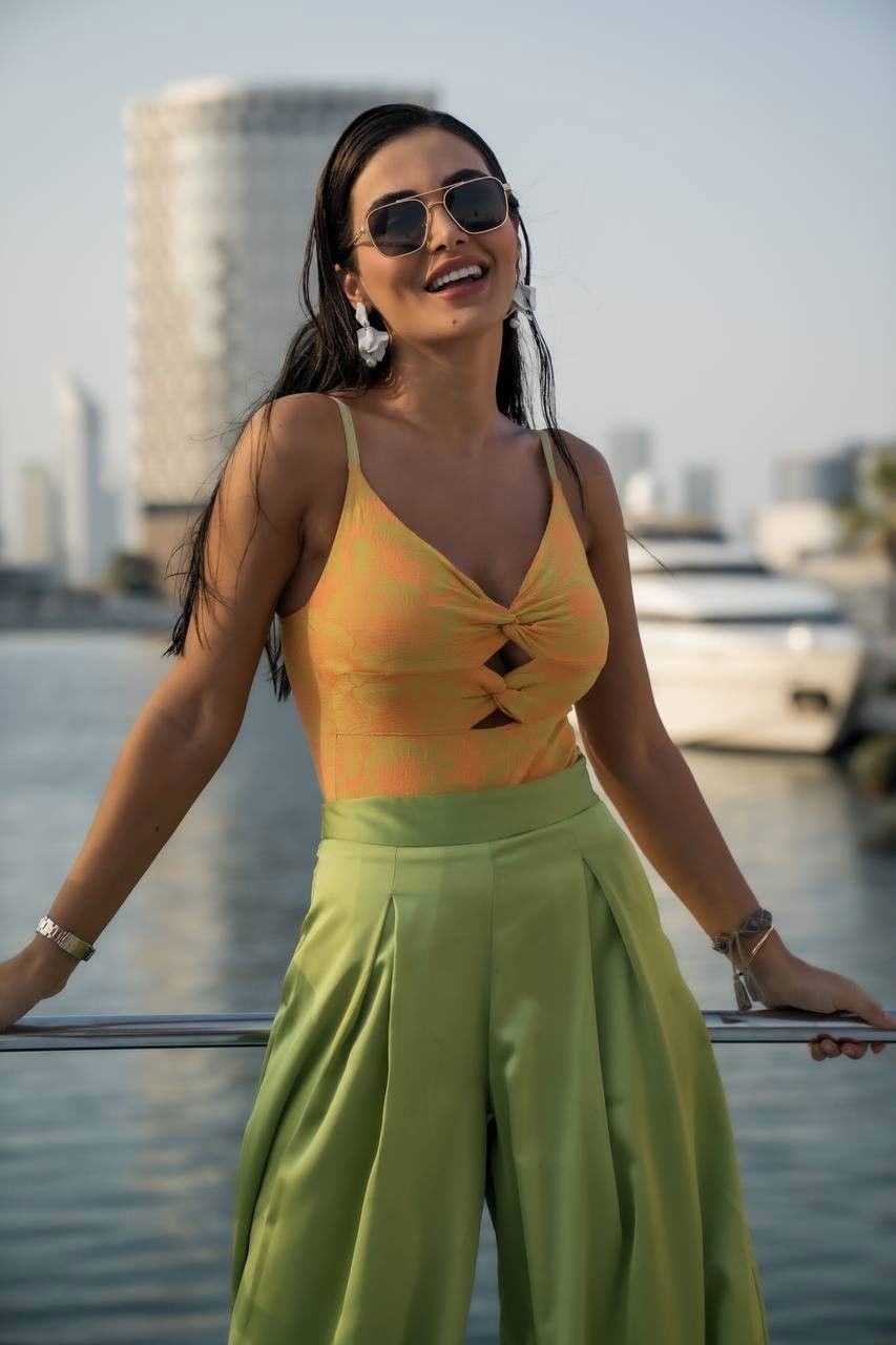 Sama Zakeri backdrop