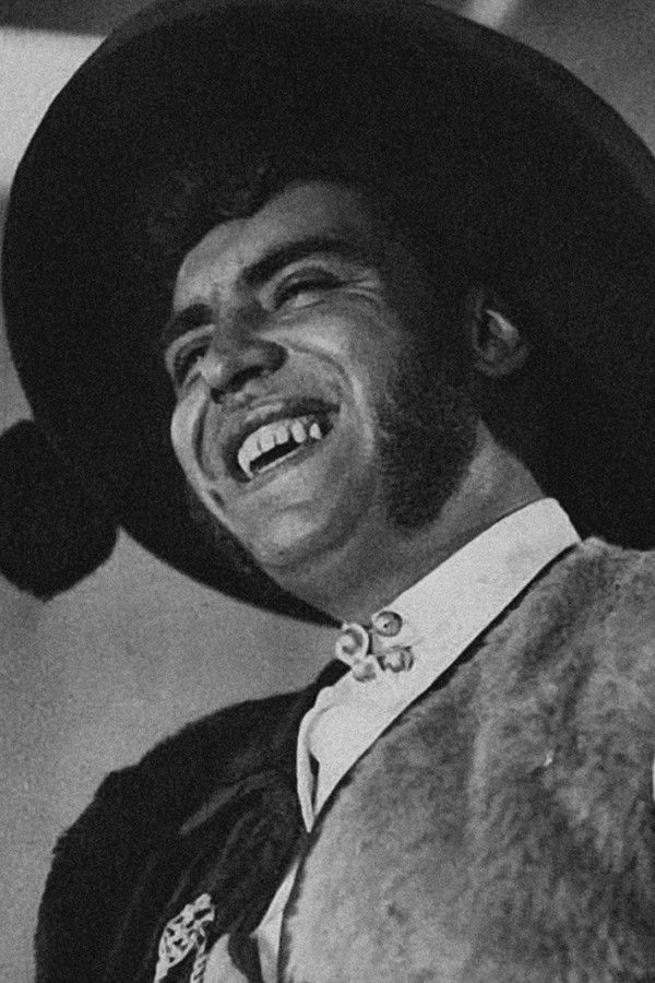 Antonio Fagim backdrop