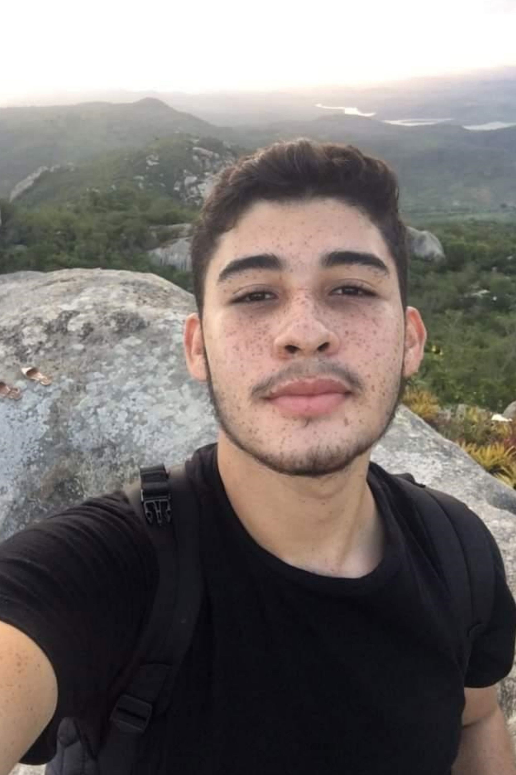 João Oliveira backdrop