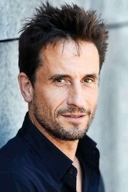 Oliver Mommsen: Olivër Momsen