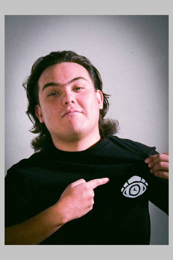 Armando Reza backdrop