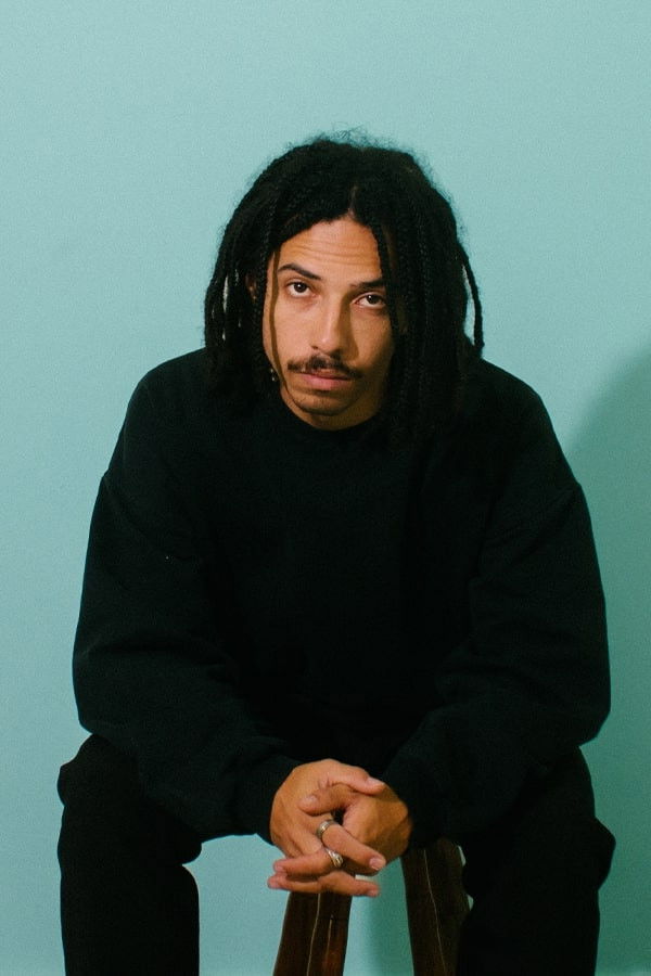 Ítalo Almeida backdrop