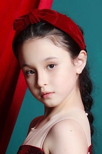 Reina Kinsman backdrop