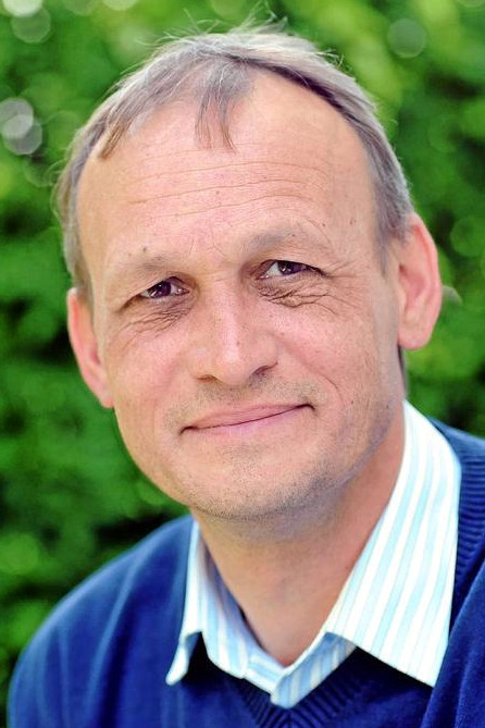 Helmut Müller-Enbergs backdrop