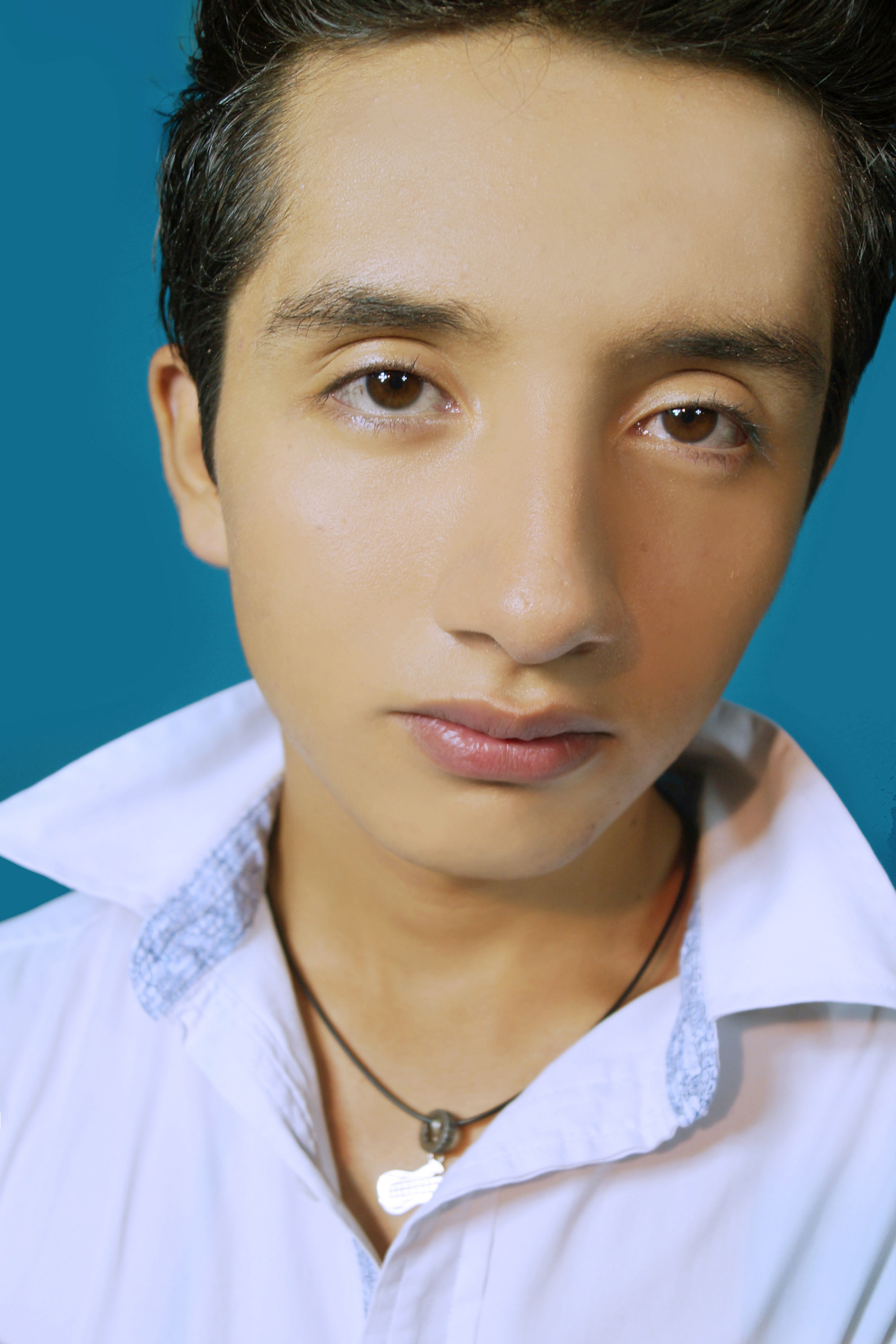 Luis Eduardo Reyes Mundo backdrop