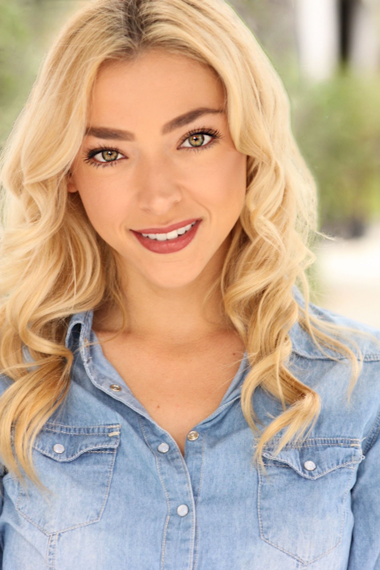 Julia Nolan backdrop