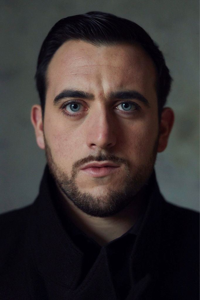 Freddie De Tommaso backdrop