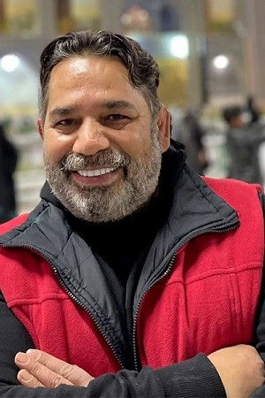 Dariush Salimi backdrop