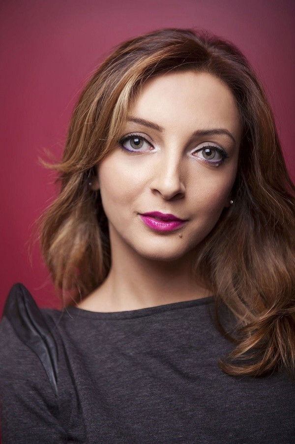 Begüm Günceler backdrop