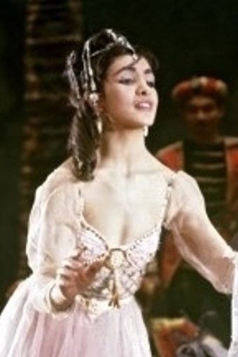 Sharafbonu Tyrdyyeva backdrop