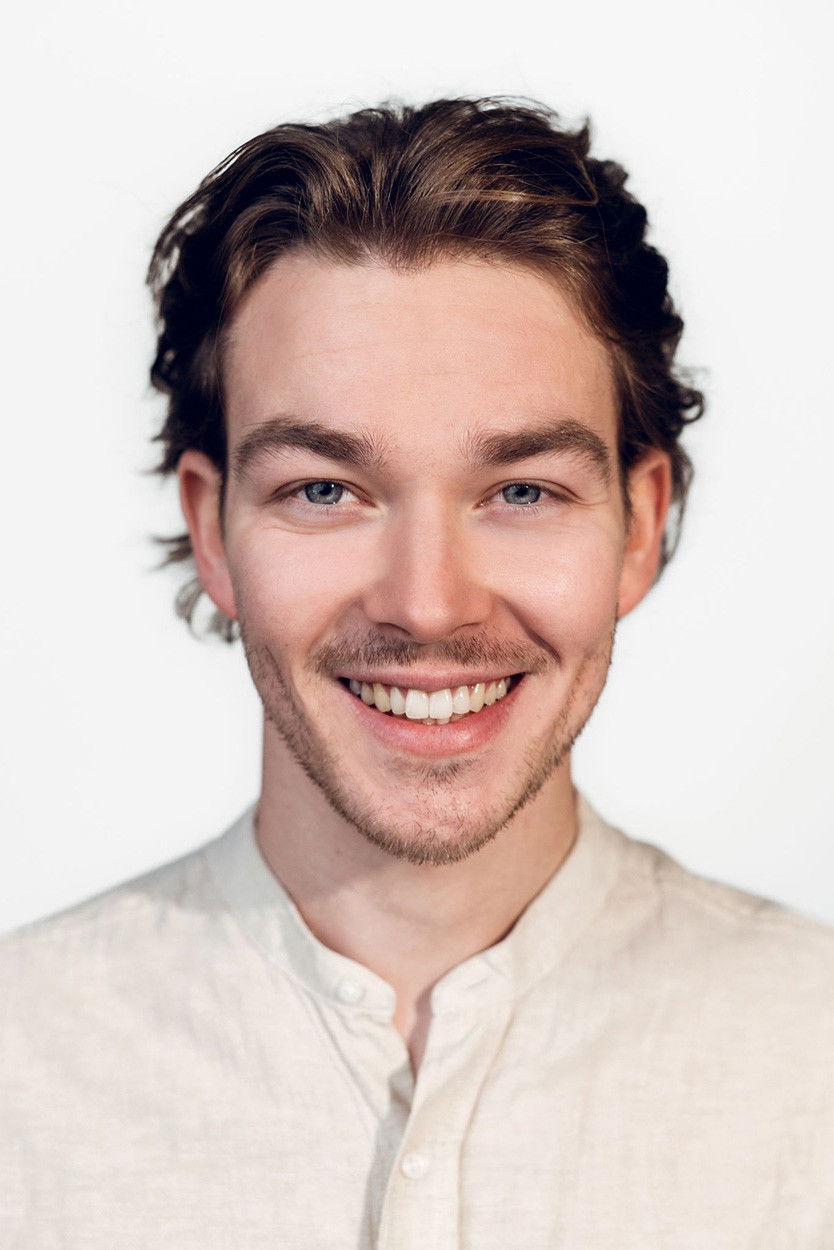 Oliver Asztalos backdrop