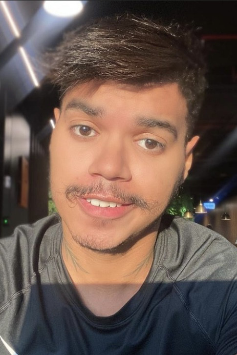 Guilherme Borges backdrop