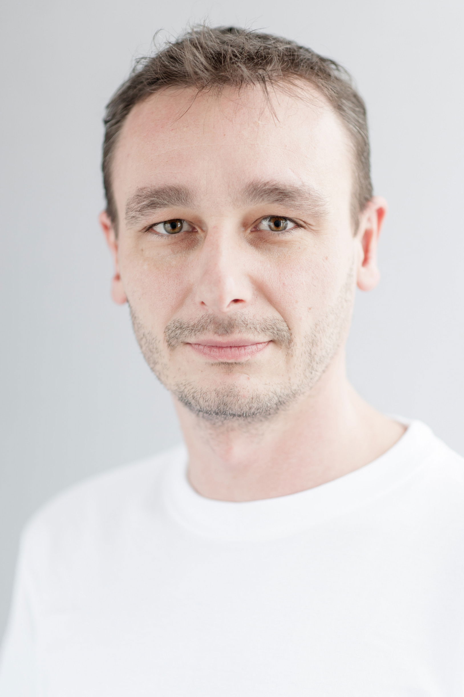 Tomáš Mosný backdrop