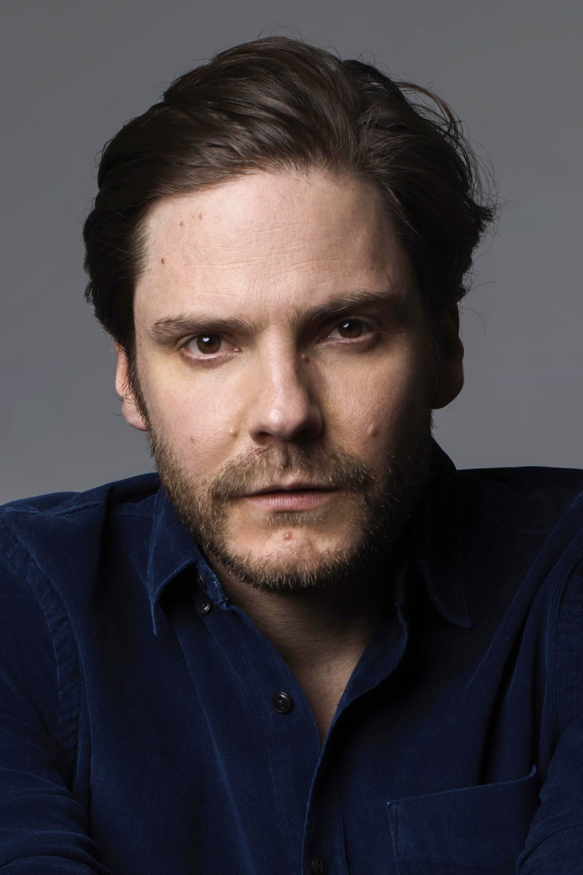 Daniel Brühl backdrop