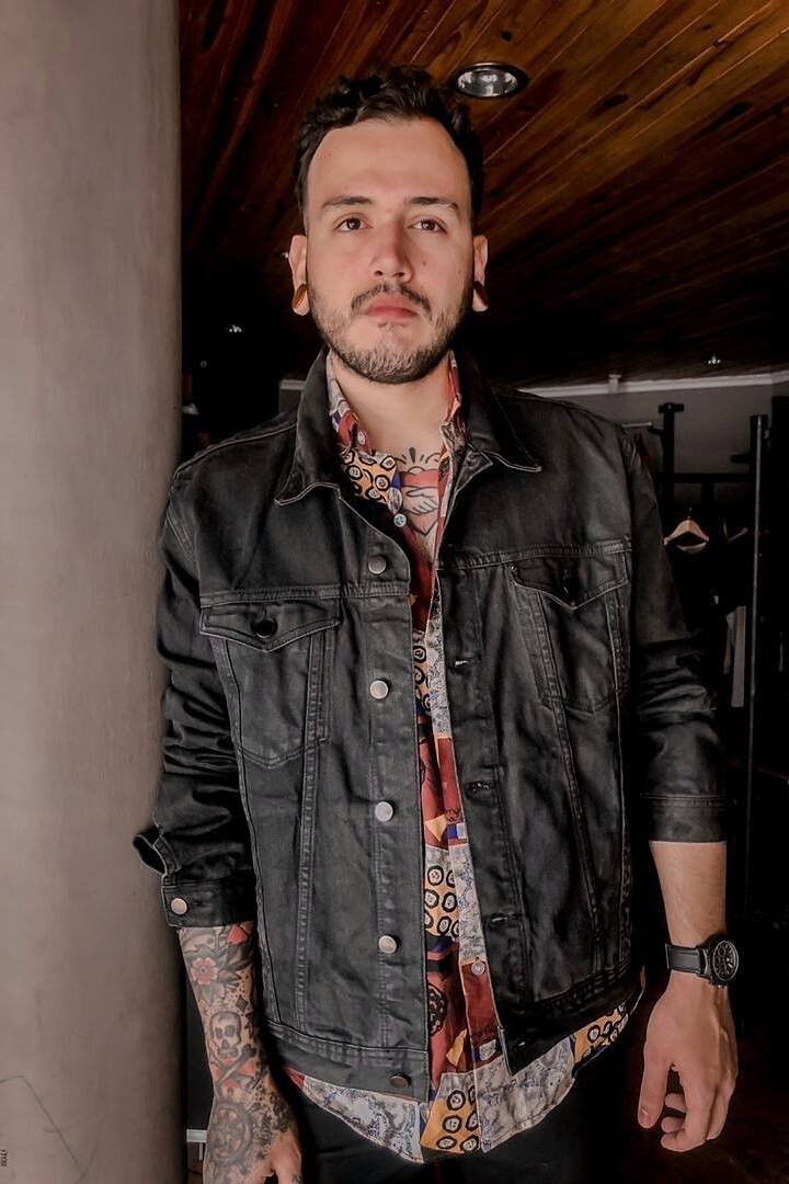 Alvaro Aldana Correia backdrop