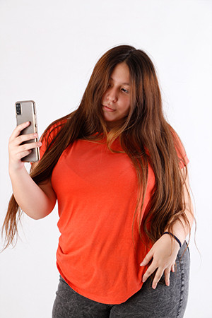 Abril Baños backdrop